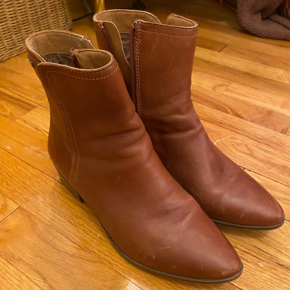 Brown leather rockport boots